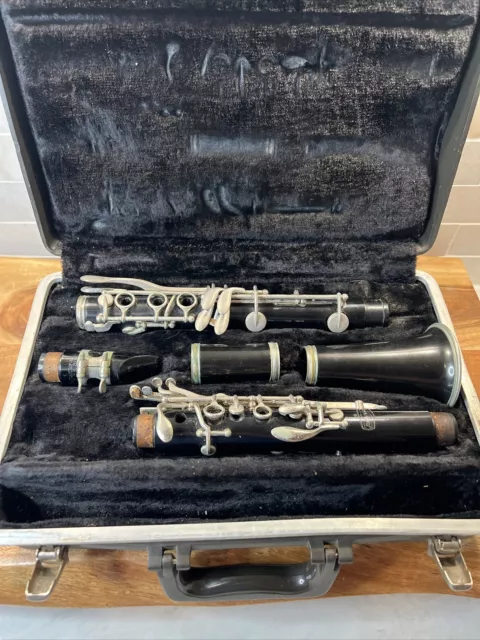 BUNDY Goldentone Clarinet with Bundy Hard Case - As Is- for parts or restoration