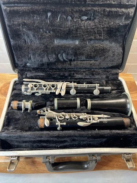 BUNDY Goldentone Clarinet with Bundy Hard Case - As Is- for parts or restoration BUNDY Goldentone Clarinet with Bundy Hard Case - As Is- for parts or restoration