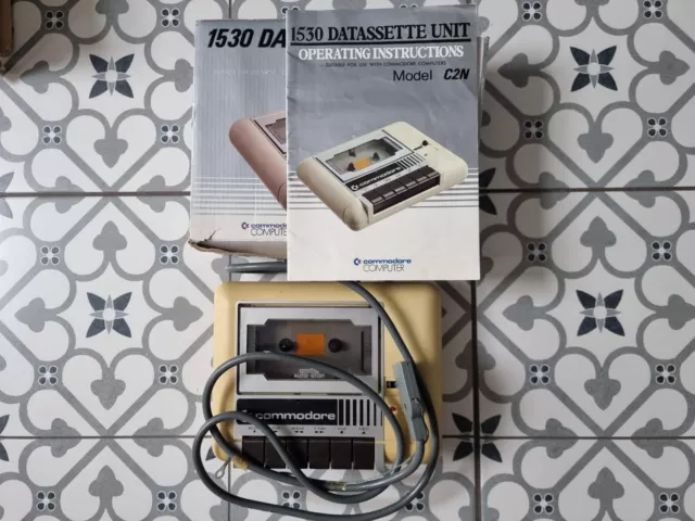 Commodore 64 personal computer + datasette + Introduction box + power cable 3
