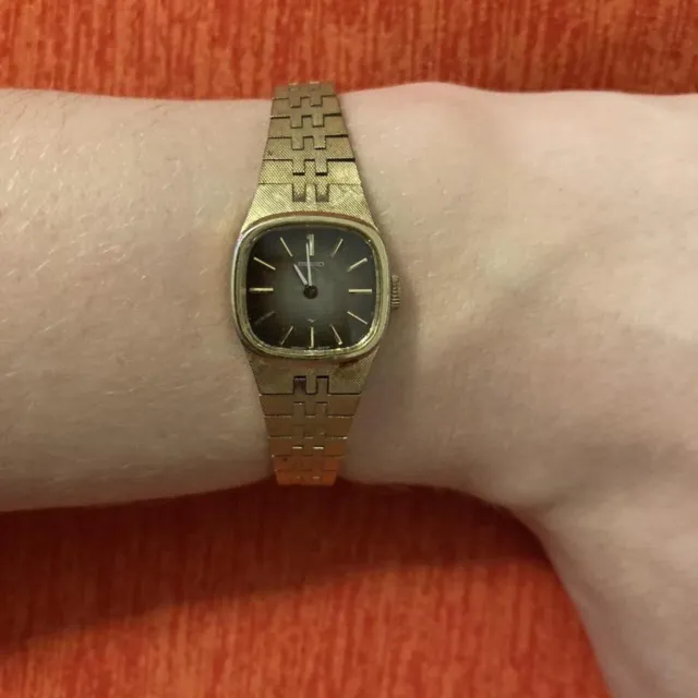 Woman’s vintage 17 jewels seiko Japan gold plated wrist watch!