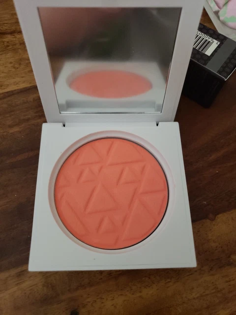 OFRA Blush in Mai Tai al por menor es 29.00 NUEVO