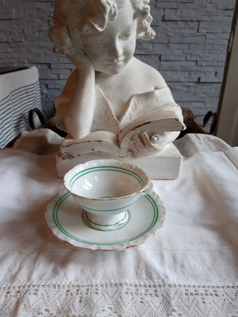 Ancienne tasse et sous tasse en porcelaine de PARIS ?  blanche liseret vert