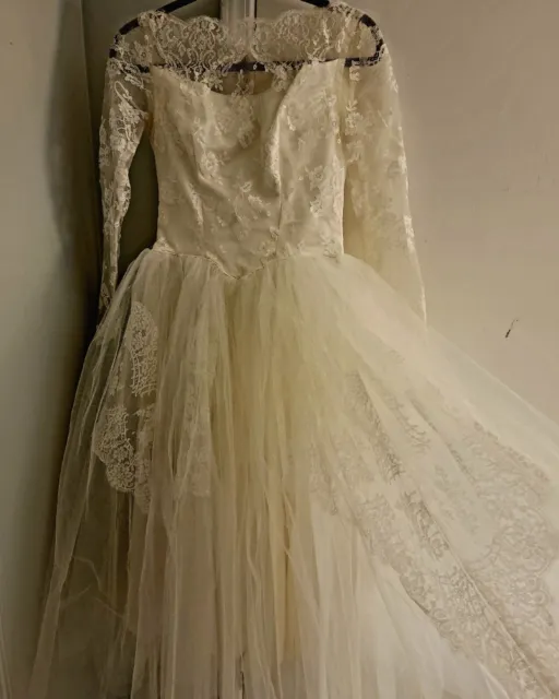 Vintage Wedding Gown Early 60s Lace Tulle Wonderful Detail!!! Tea length Ivory