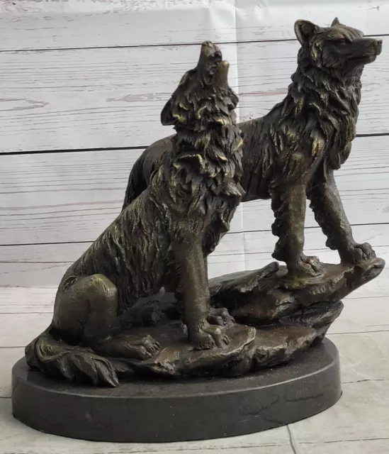 Vintage Dije Caliente Reparto Bronce Lobos Figura Sobre Roca Museo Calidad