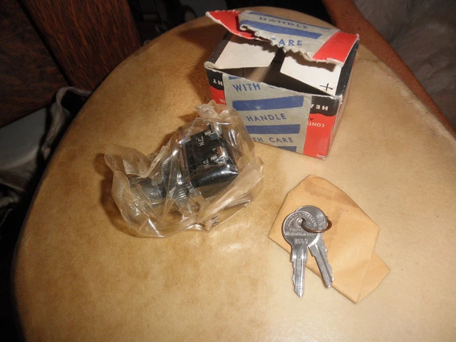 New Cutler Hammer Key Operated Switch W/1 Contact Block, 2 Keys, Box Ripped Open