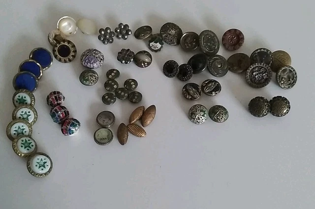 Lot De Boutons Anciens En Métal, Nacre, Etc. - Pour Bricolage, Couture, Création - Occasion