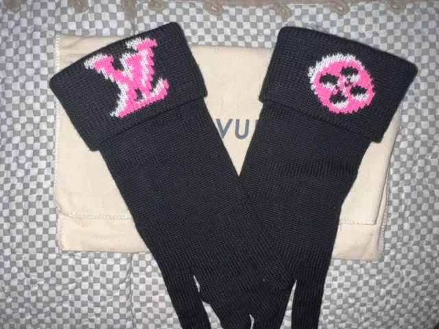 Buy [Used] LOUIS VUITTON Monogram Gon 3D Gloves Wool Noir M76451 from Japan  - Buy authentic Plus exclusive items from Japan