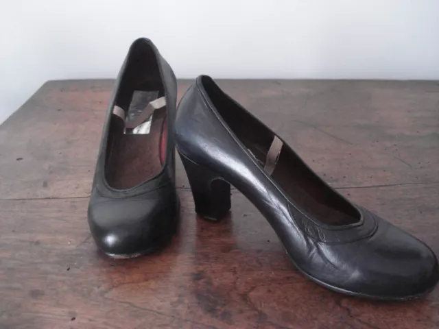 Chaussures de danse de flamenco taille 36 en cuir noir.