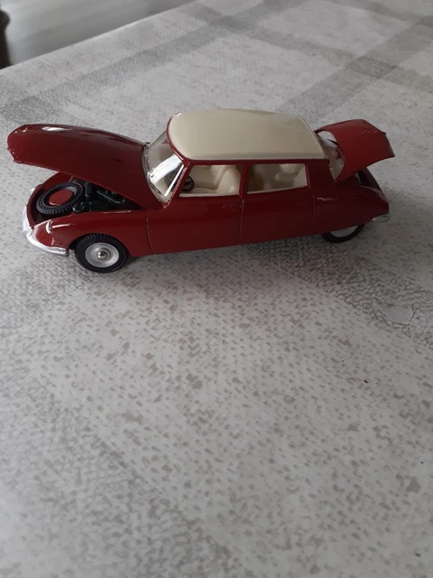 dinky toys citroen  Ds19 capot et coffre ouvrant 2