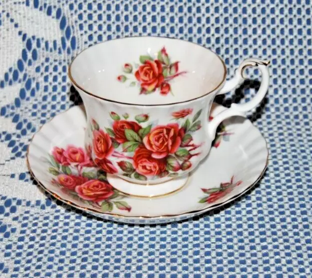 Beautiful Vintage Royal Albert "Centennial Rose" Fine Bone China Teacup & Saucer 2