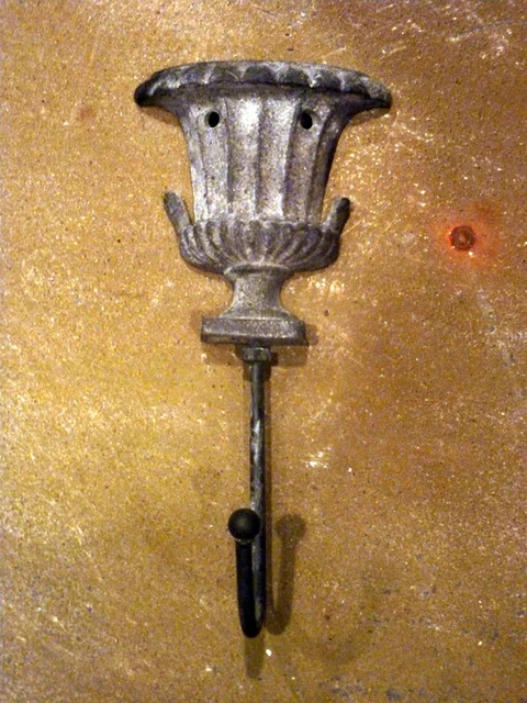 Cast Iron Metal Hat Coat Bathroom Kitchen Towel Wall Urn Hook Home Garden Decor