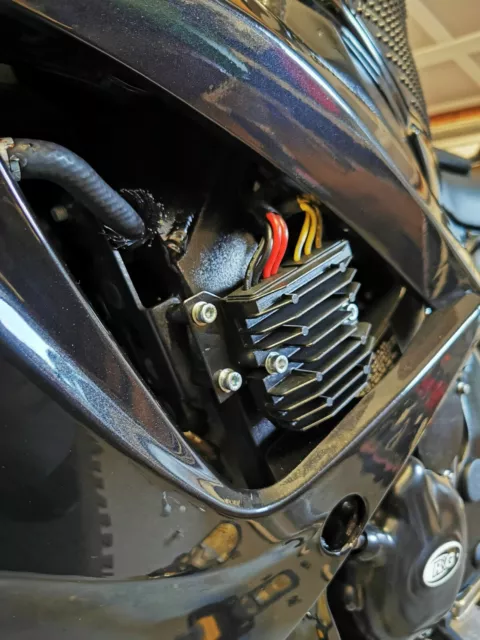 SUZUKI GSXR 600 750 K6 K7 K8 Rectifier Regulator Relocation