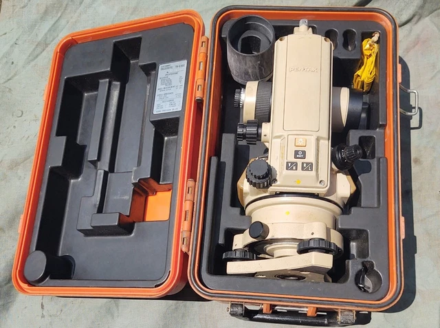 Theodolite Model No.  TH E20C PENTAX Used Verified working W/ Case