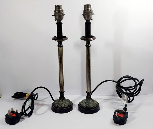 Par de lámparas de mesa con columna corintias pesadas estilo latón/bronce AIMBRY