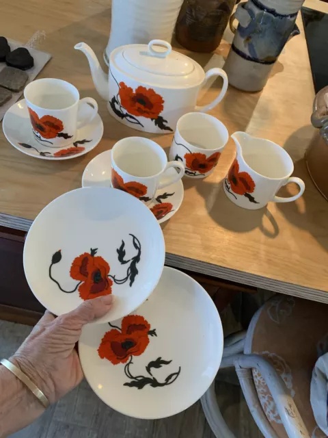 10 Pc Wedgwood Susie Cooper, CORNPOPPY,Breakfast/lunch Set For 2,with TEAPOT