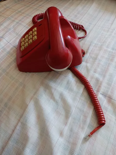 Teléfono Antiguo Rojo 2