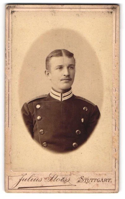 Fotografie Julius Stoess, Stuttgart, Chevauleger in Gardeuniform mit Mittelsche
