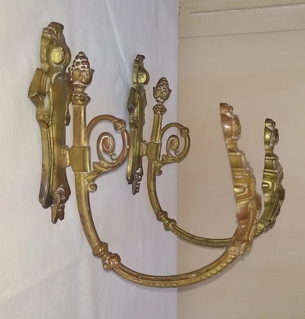 Paire d'embrasses de rideaux anciennes style Louis XV en bronze doré