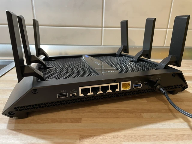 Netgear Nighthawk X6 Tri-Band WiFi Router - Schwarz/Silber (R8000-100PES) 2