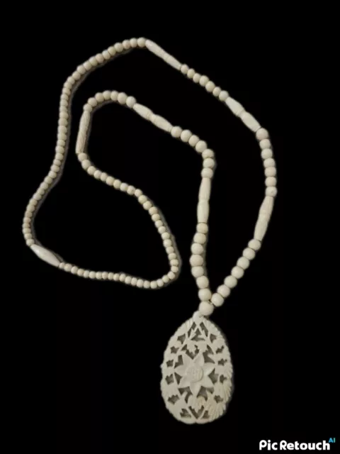 Collana lunga etnica osso con ciondolo fiore intagliato