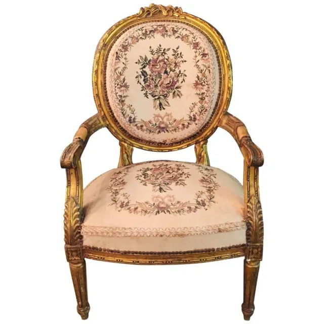 Q' Sessel aus Gobelin stoff im Antiken Louis Seize Stil aus vergoldeter Buche