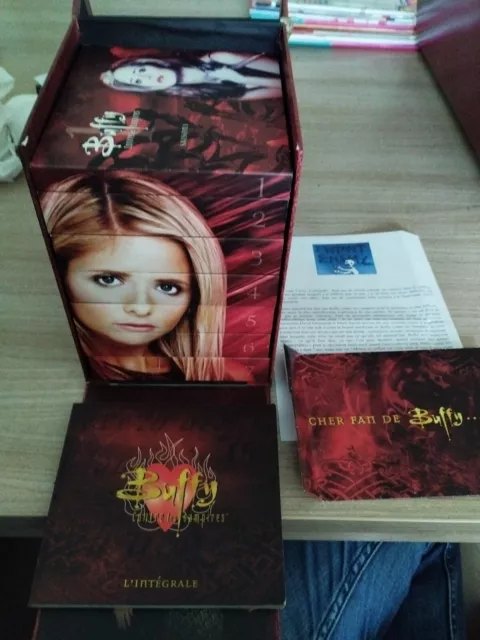 Buffy contre les vampires - Coffret Intégrale DVD Numéroté 7924 Coffret Abîmé