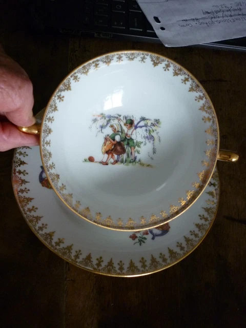 Bol à bouillon pour bébé Porcelaine de Limoges Bernardaud Bleu et doré Bol à bouillon pour bébé Porcelaine de Limoges Bernardaud Bleu et doré