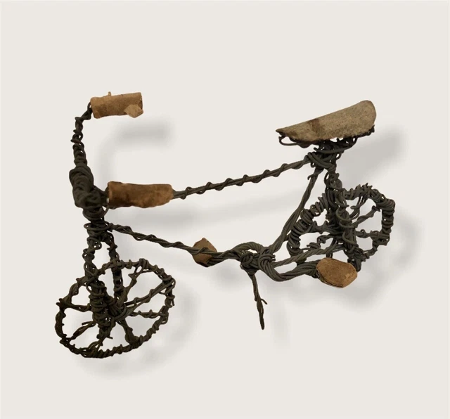 Antiguo Modelo de Bicicleta en Miniatura Hecho a Mano en Alambre de Hierro...
