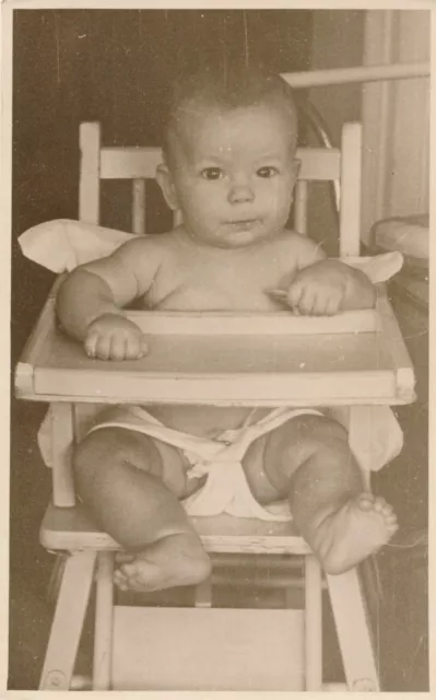 Photo-carte portrait bébé sur chaise haute baby lange