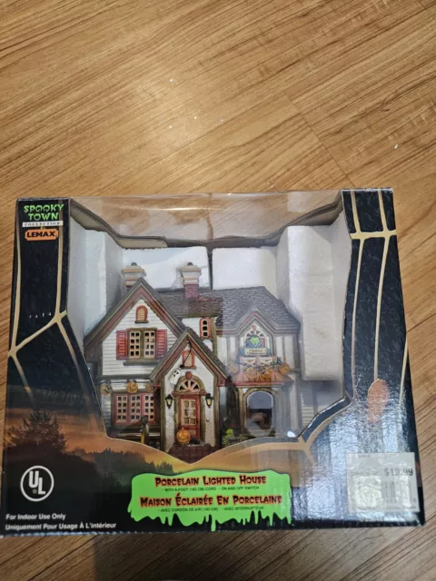 Spooky Town Lemax 2004 Porcelain Lighted House Halloween Party House