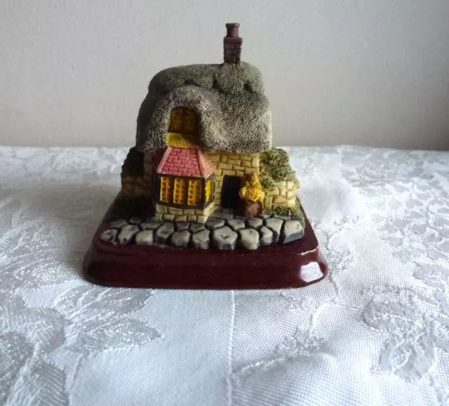 Vintage English House Cottage Collectable Figurine Display