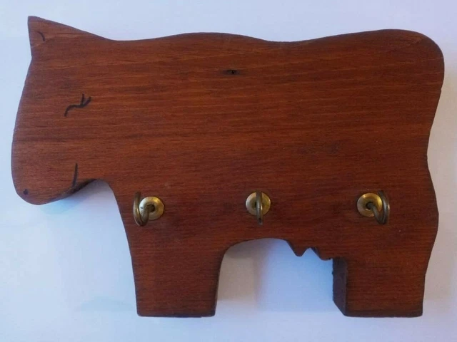 Key Holder, Farmhouse Style entryway wall hooks Rustic Cow Shaped Key Holder