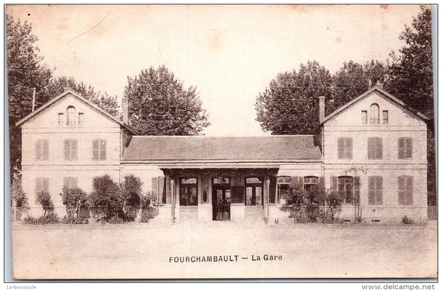 58 FOURCHAMBAULT - la gare