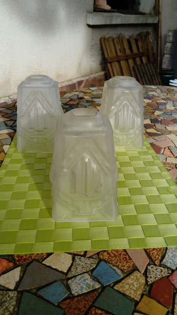 Lot de 3 anciennes tulipes de lustre art déco en bon état de belle facture