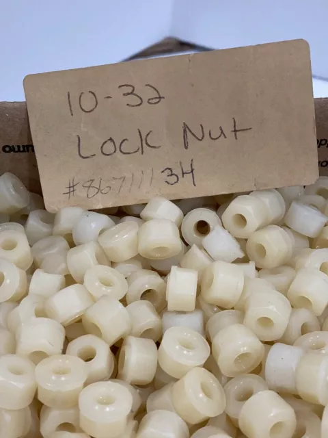Size 10-32 Nylon Plastic Lock Nut  Fastener Parts 30 Pieces Ships From USA
