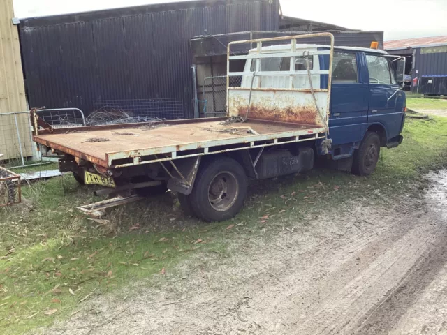 1983 Toyota Dyna RU30R crew cab tray truck