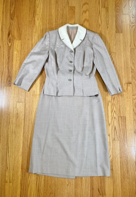 Vintage Late 1940s Early 1950s Beige 2 Piece Skirt Tailored Jacket Coat Suit Set Vintage Late 1940s Early 1950s Beige 2 Piece Skirt Tailored Jacket Coat Suit Set