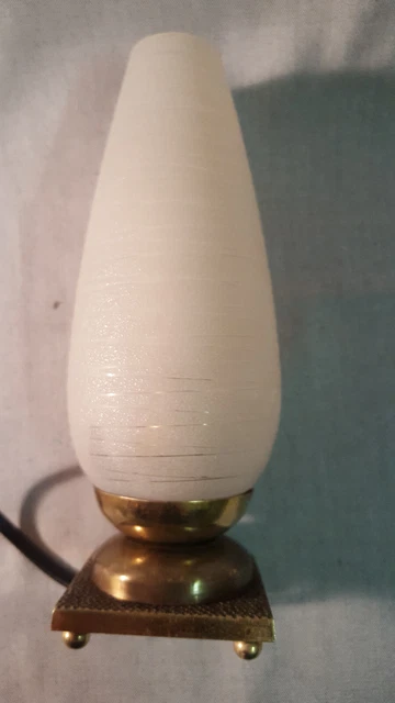 Petite lampe pieds carré en laiton et tulipe en verre conique, design 70