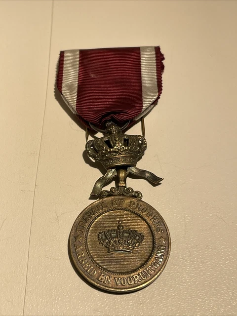 MÉDAILLE BELGE- ORDRE De La Couronne -Médaille D'Or EUR 25,00 - FR