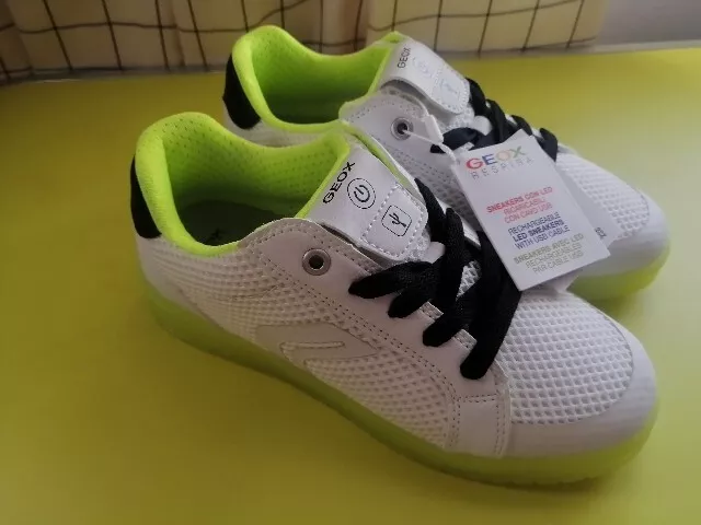 Geox Boys Light Up Trainers White & Green junior size UK 1/ EU 33