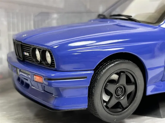 BMW E30 M3 1990 Bleu 1:18 Echelle Solido 1801516 4
