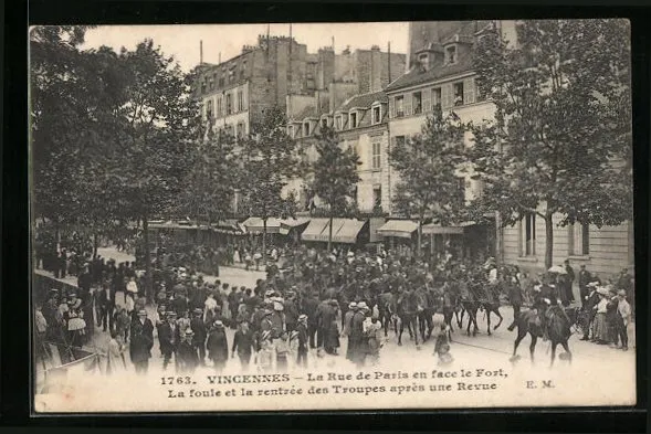CPA Vincennes, La Rue de Paris en face le Fort