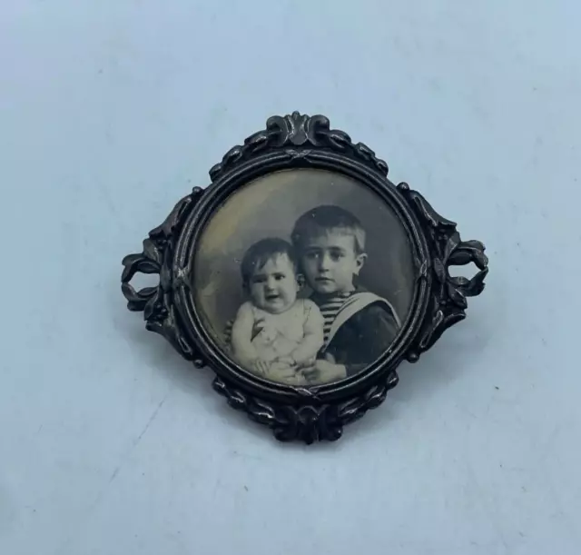 Petite Broche Porte-Photo Ancienne Style Art Nouveau En Métal Argenté - Occasion