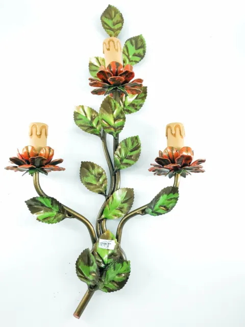 Applique a 3 luci in ferro battuto colorato con fiori e petali di rosa selvatica