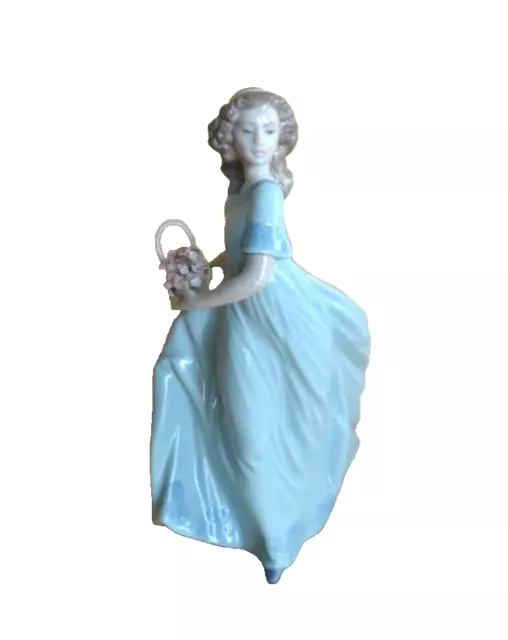 LLADRO #6130 "May Dance" Porcelain Figurine Retired Mint LLADRO #6130 "May Dance" Porcelain Figurine Retired Mint