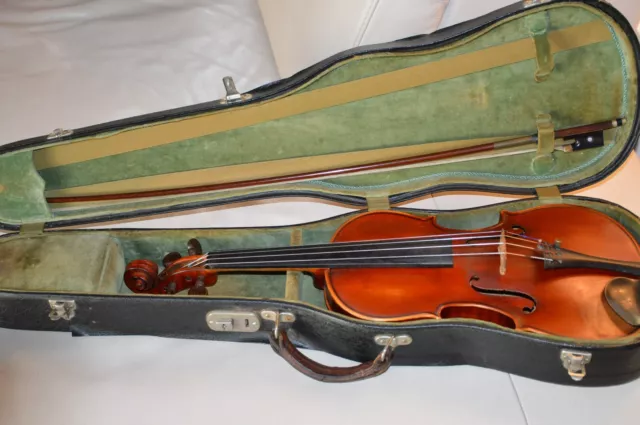 Beautiful French violin, VIDOUDEZ label inside dated 1943, with a bow and case