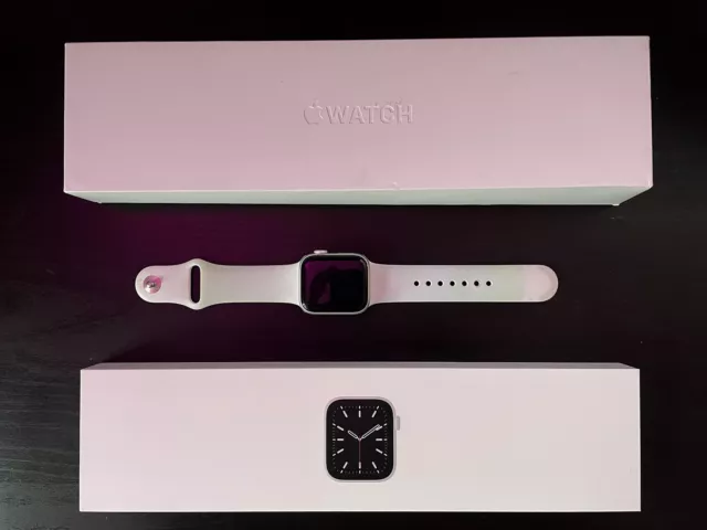 Apple watch series 5 40mm silver aluminum case with white sport 2025 band