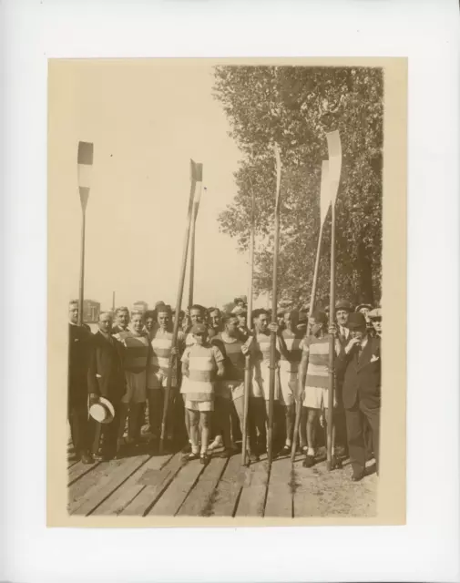 L&#039;Team de la S.N. Marne d&#039;Aviron. Vintage Silver Print Arge Print