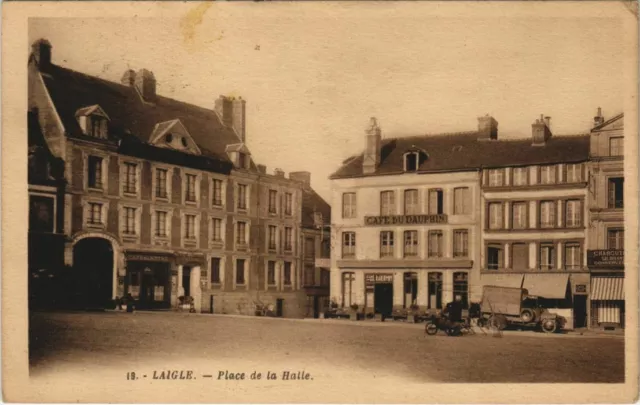 CPA LAIGLE Place de la Halle (151030)