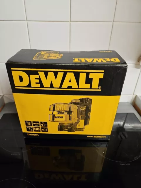 DeWalt DW089K 3 Way Self Levelling Multi Line Laser plus Bracket and Carry Case